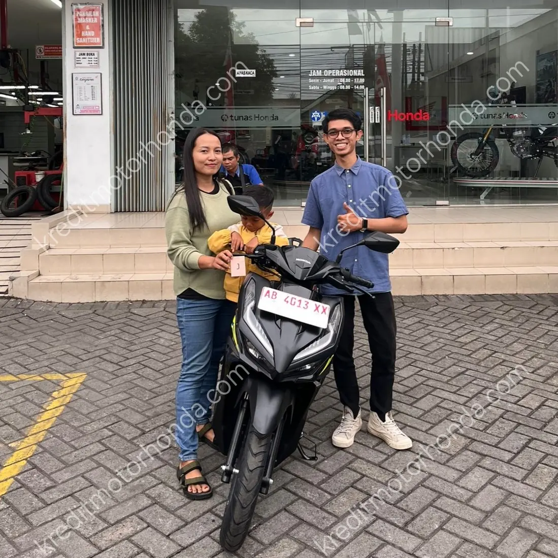 Konsumen Serah Terima Motor