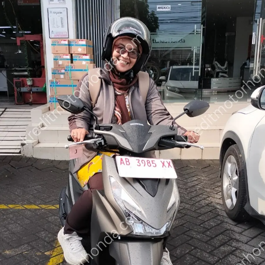 Konsumen Serah Terima Motor